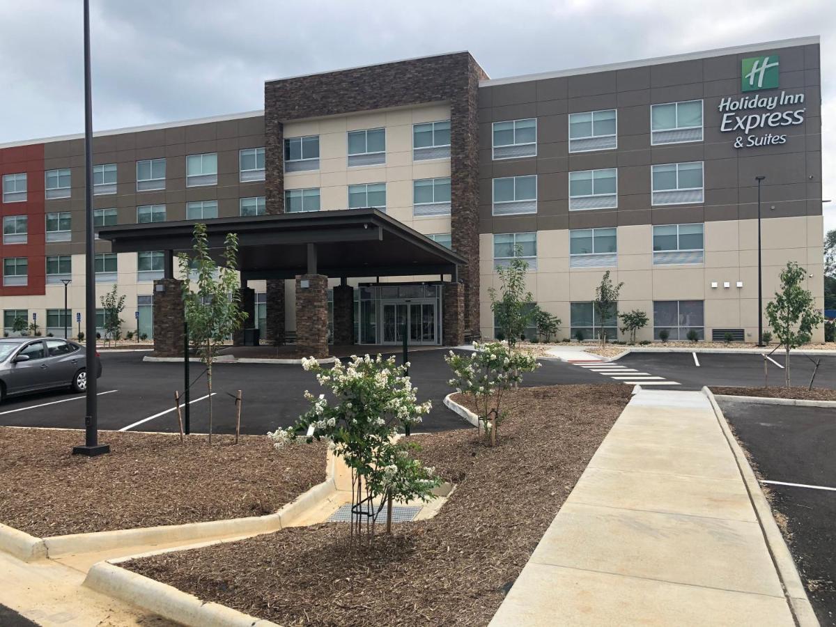 Holiday Inn Express & Suites - Roanoke - Civic Center Exterior photo