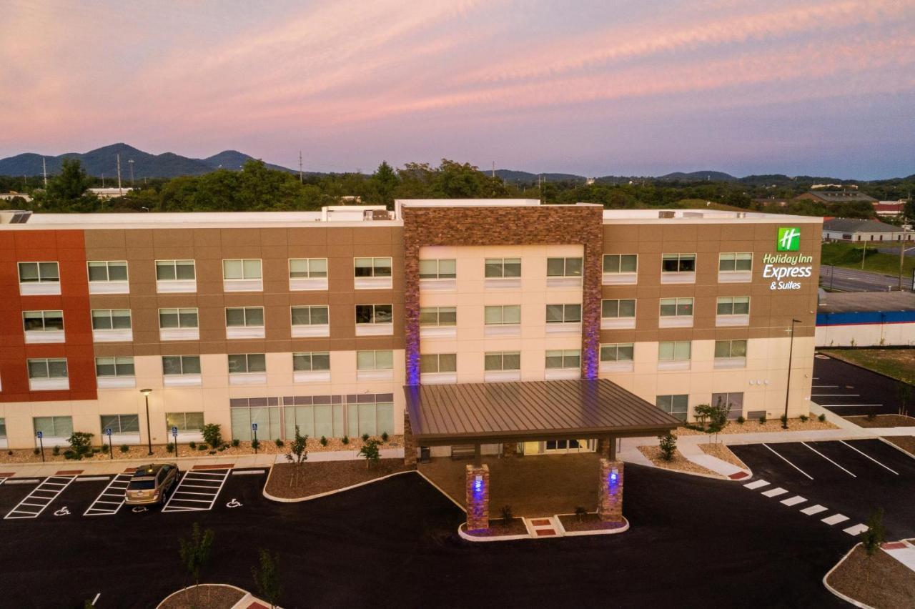 Holiday Inn Express & Suites - Roanoke - Civic Center Exterior photo