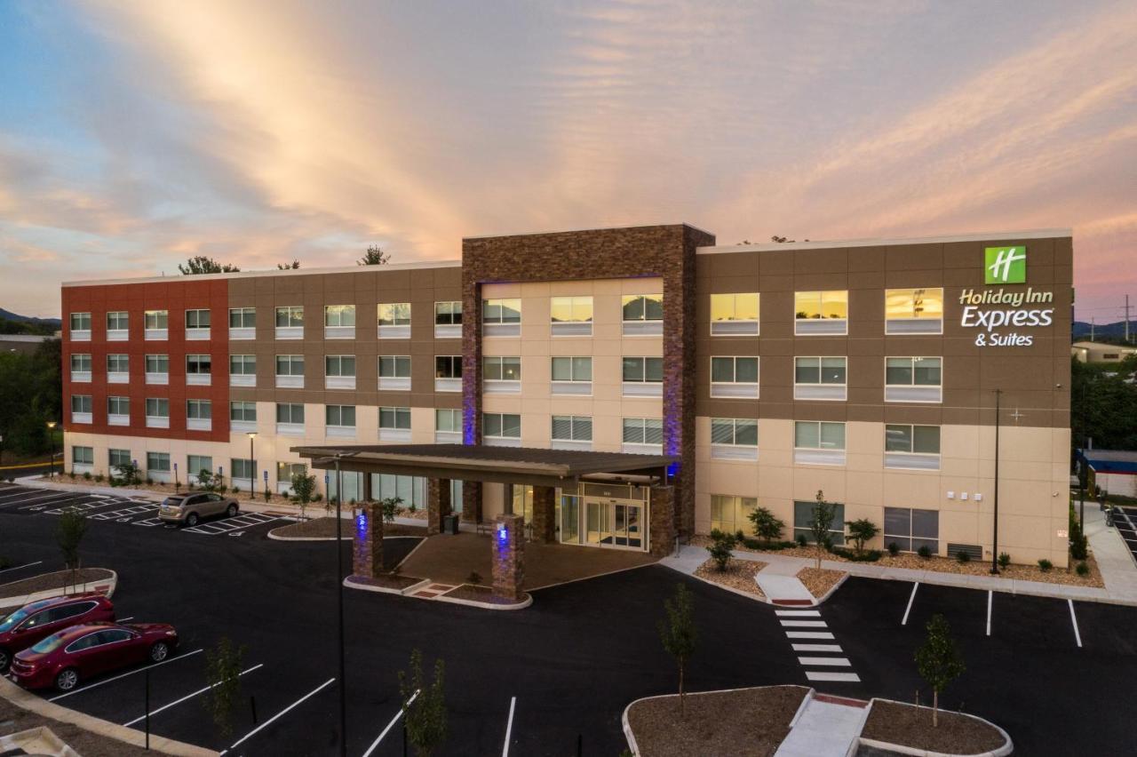 Holiday Inn Express & Suites - Roanoke - Civic Center Exterior photo
