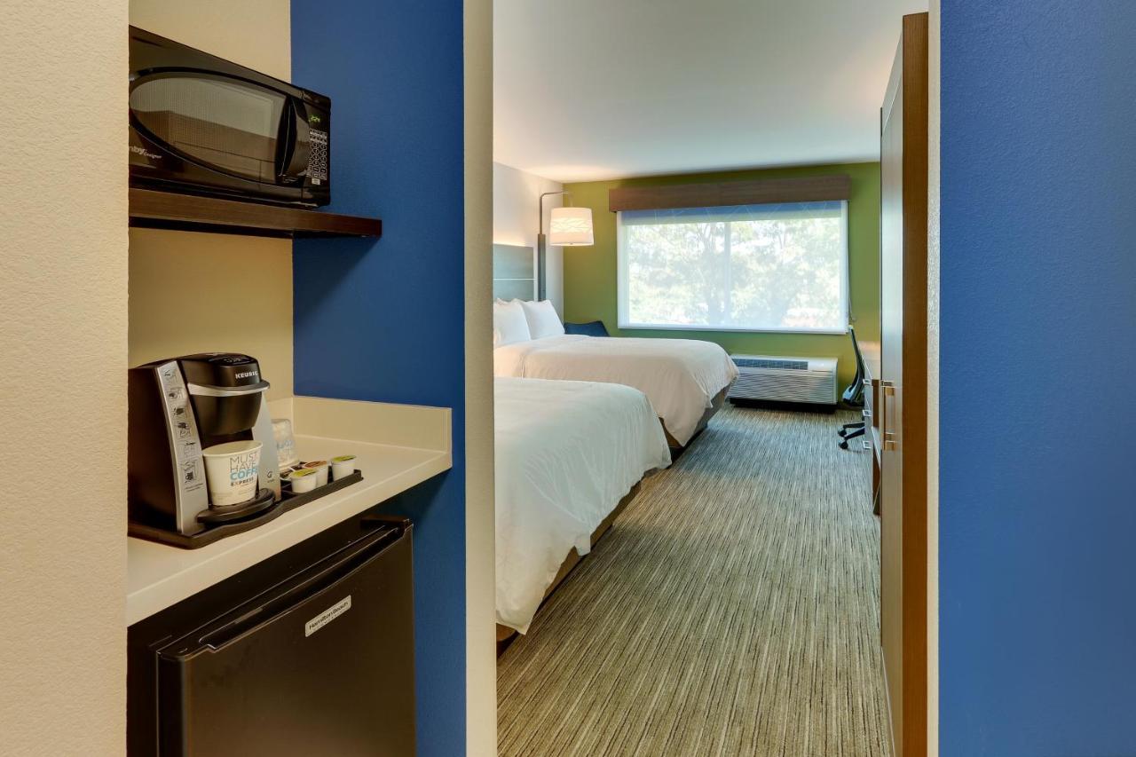 Holiday Inn Express & Suites - Roanoke - Civic Center Exterior photo
