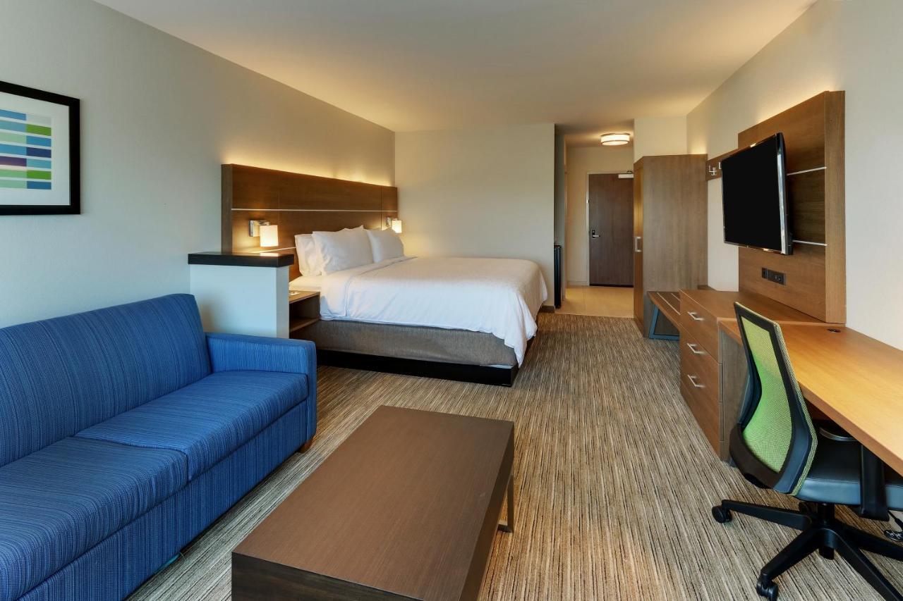 Holiday Inn Express & Suites - Roanoke - Civic Center Exterior photo