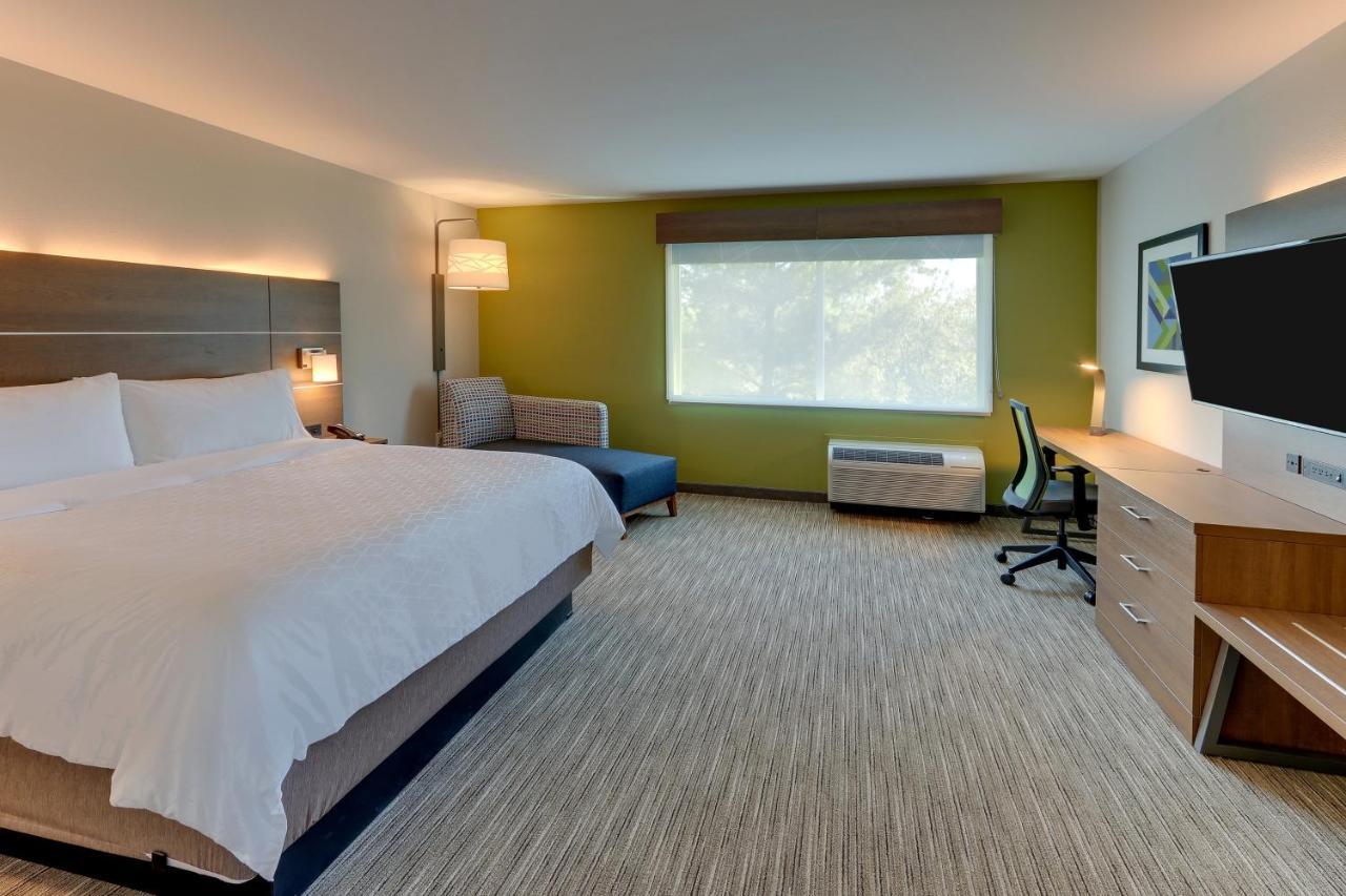 Holiday Inn Express & Suites - Roanoke - Civic Center Exterior photo
