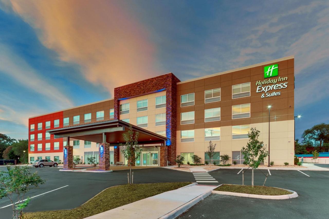 Holiday Inn Express & Suites - Roanoke - Civic Center Exterior photo