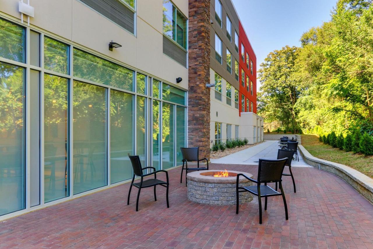 Holiday Inn Express & Suites - Roanoke - Civic Center Exterior photo